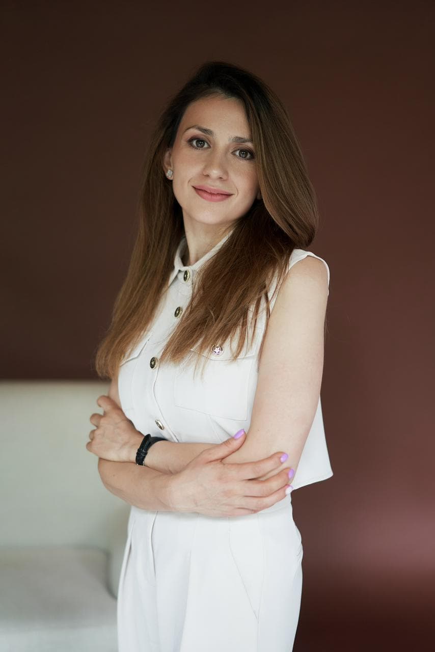 პროფესიონალური პორტრეტი — თინათინ ავაქიანი